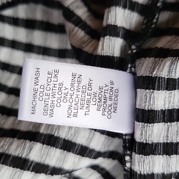 C Est. 1946 mayflower, ideal black short sleeve blouse, size XL - Picture 7 of 7